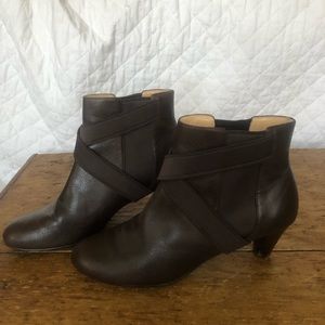 Nice Cole Haan slip on boots.